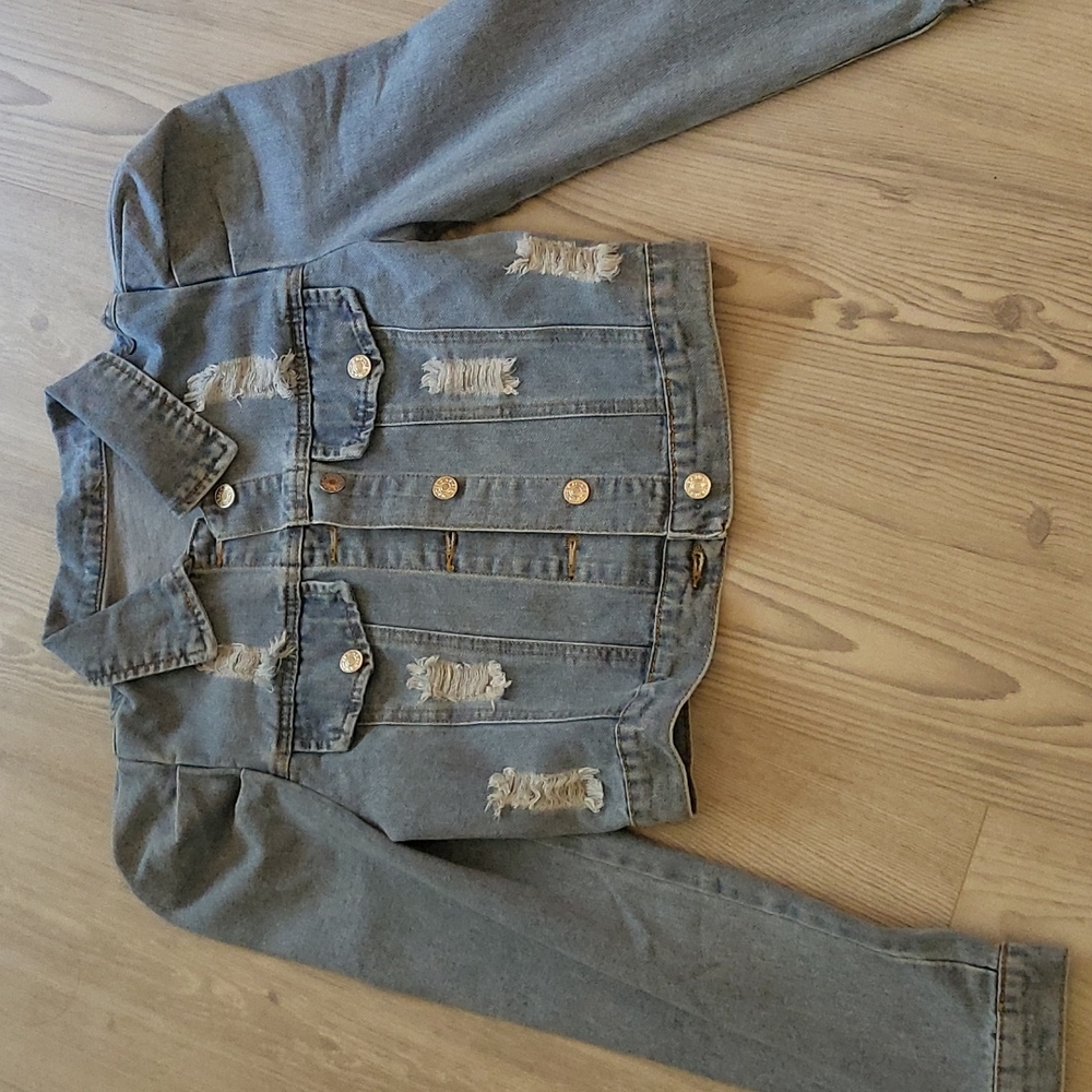 Puff sleeved denim jacket